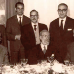 Anibal Otero e outros compañeiros con Menéndez Pidal.